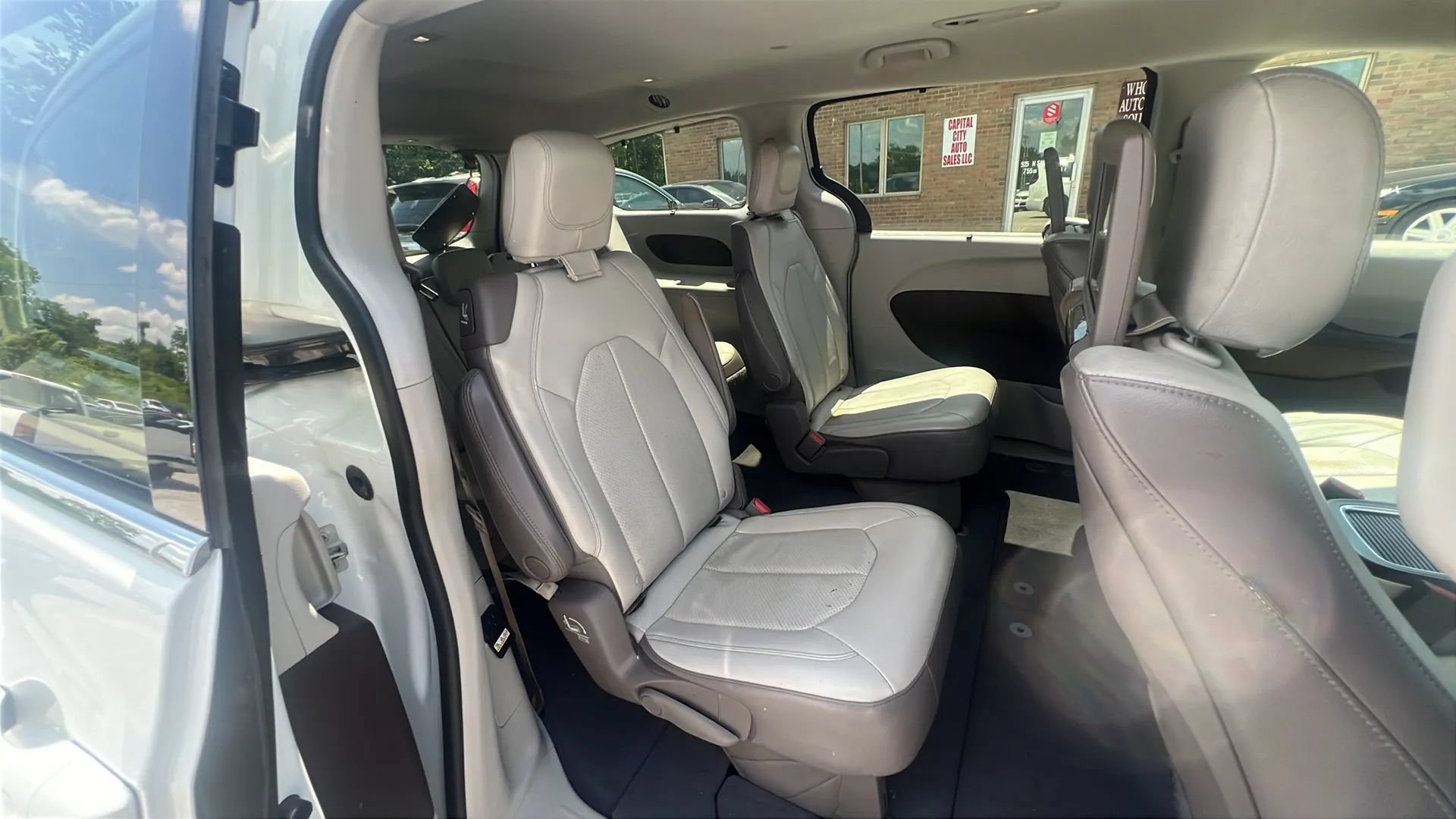 Used 2018 Chrysler Pacifica Touring-L Plus FWD image 15