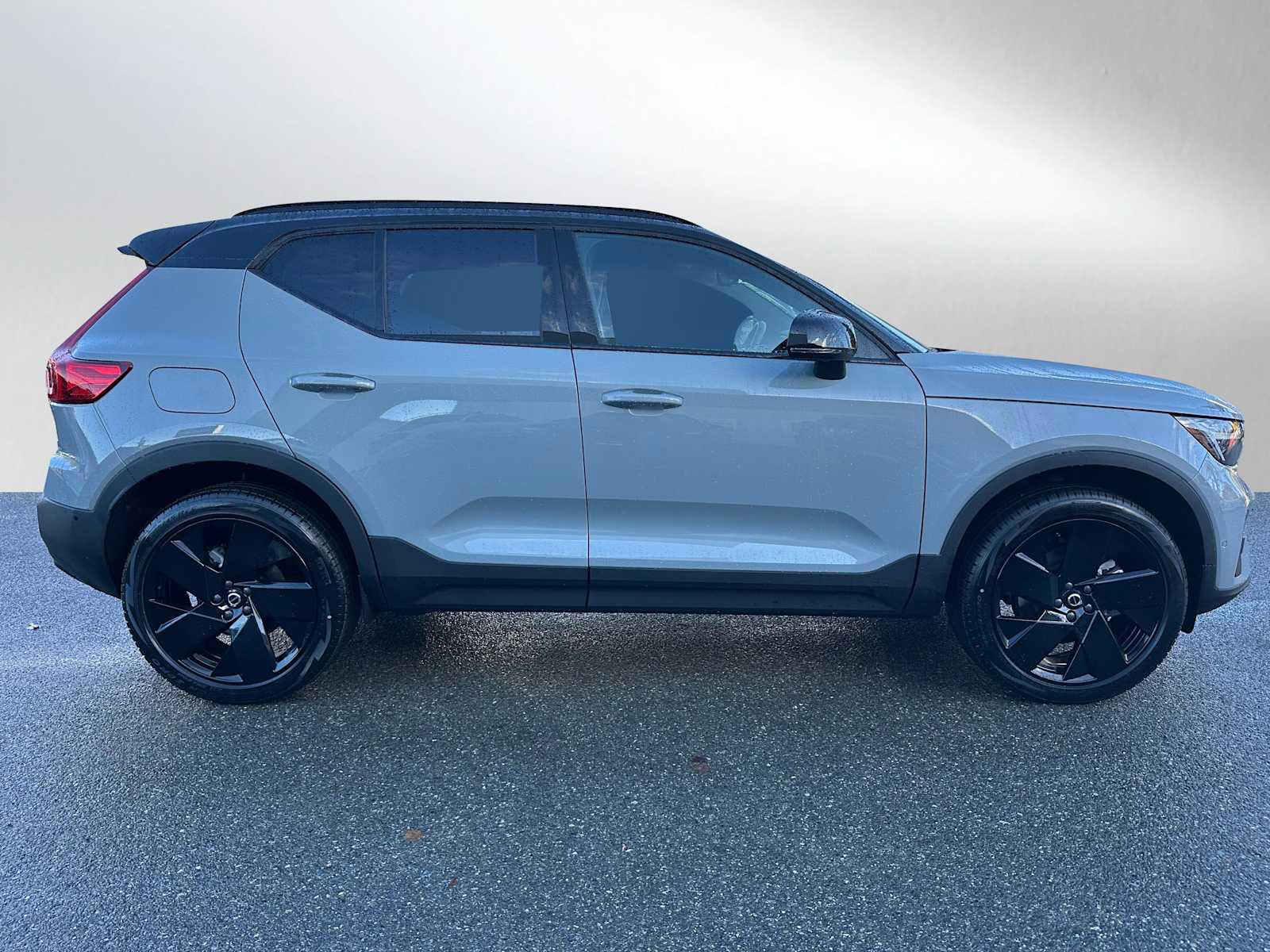 New 2026 Volvo XC40 B5 Ultra w/ Climate Package image 2