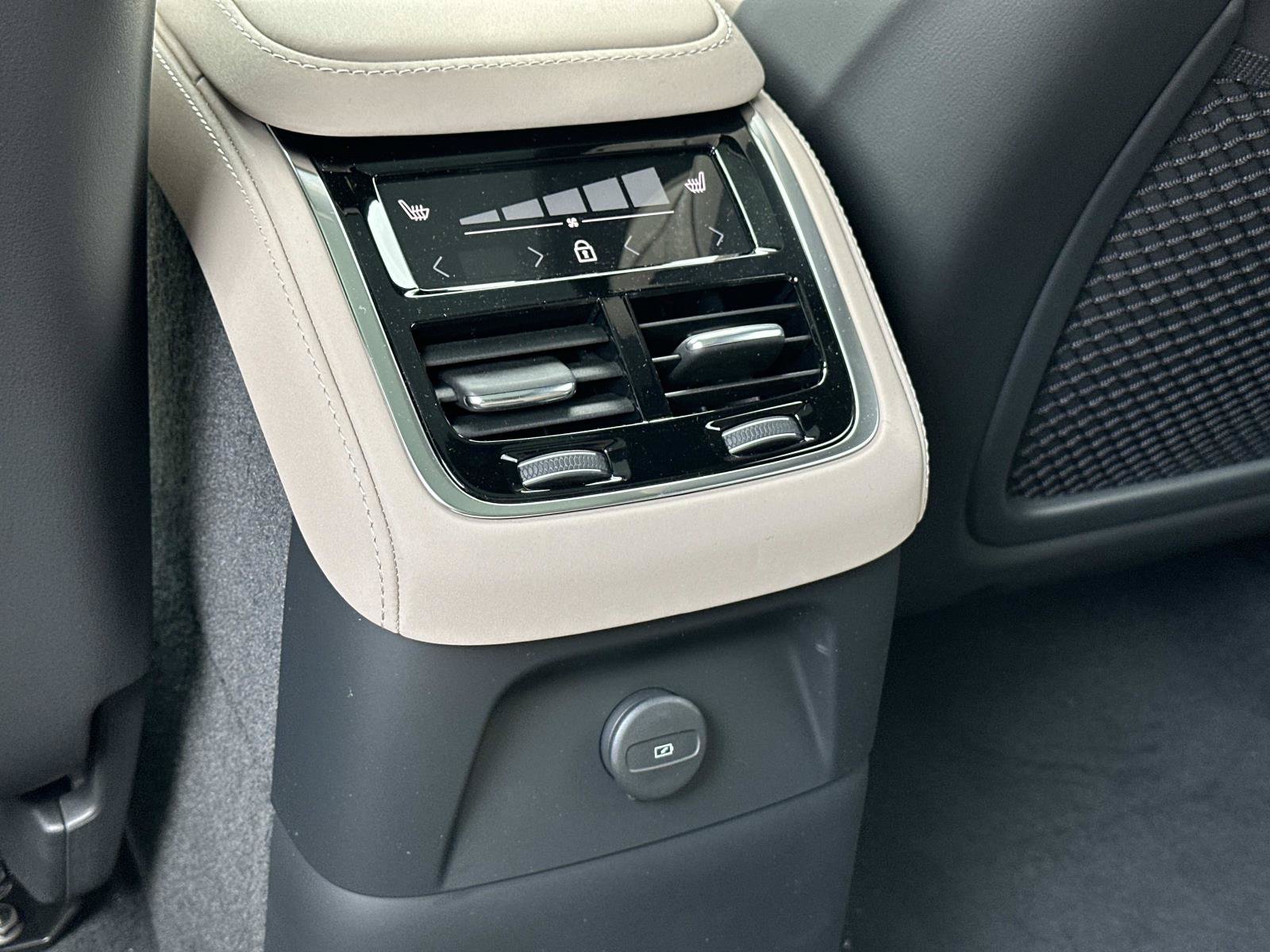 New 2026 Volvo XC90 T8 Plus w/ Protection Package Premier AWD/4WD image 10