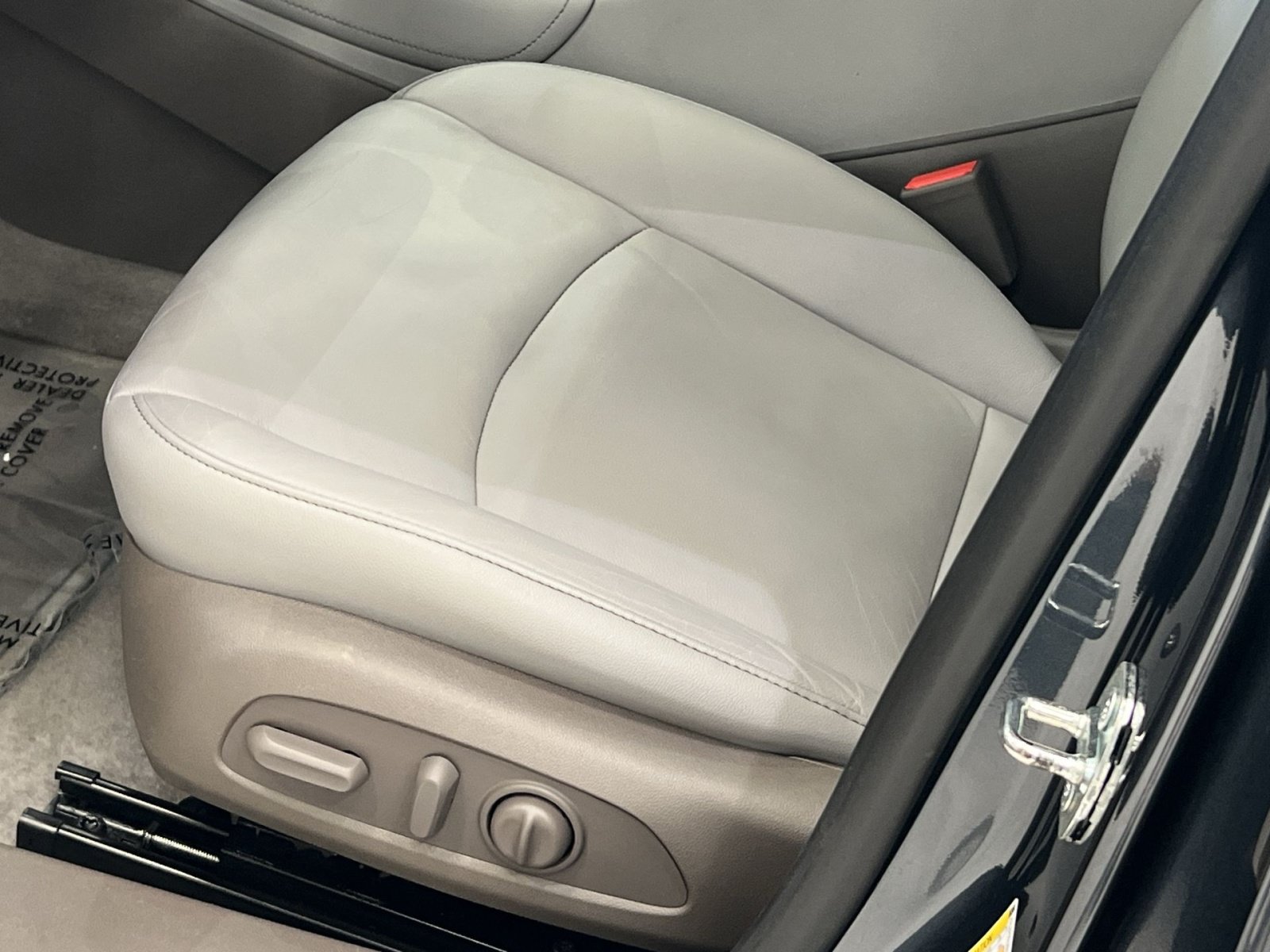 Used 2019 Chevrolet Malibu Hybrid w/ Leather Package FWD image 13
