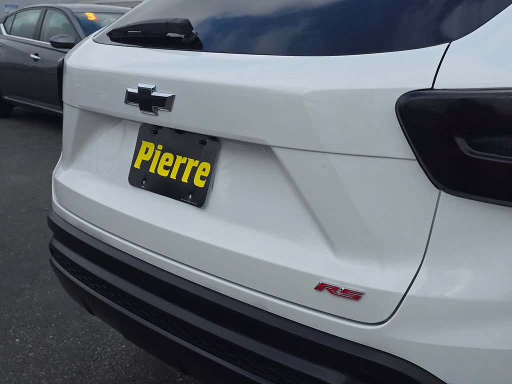 Used 2025 Chevrolet Trax RS w/ Sunroof Package FWD image 12