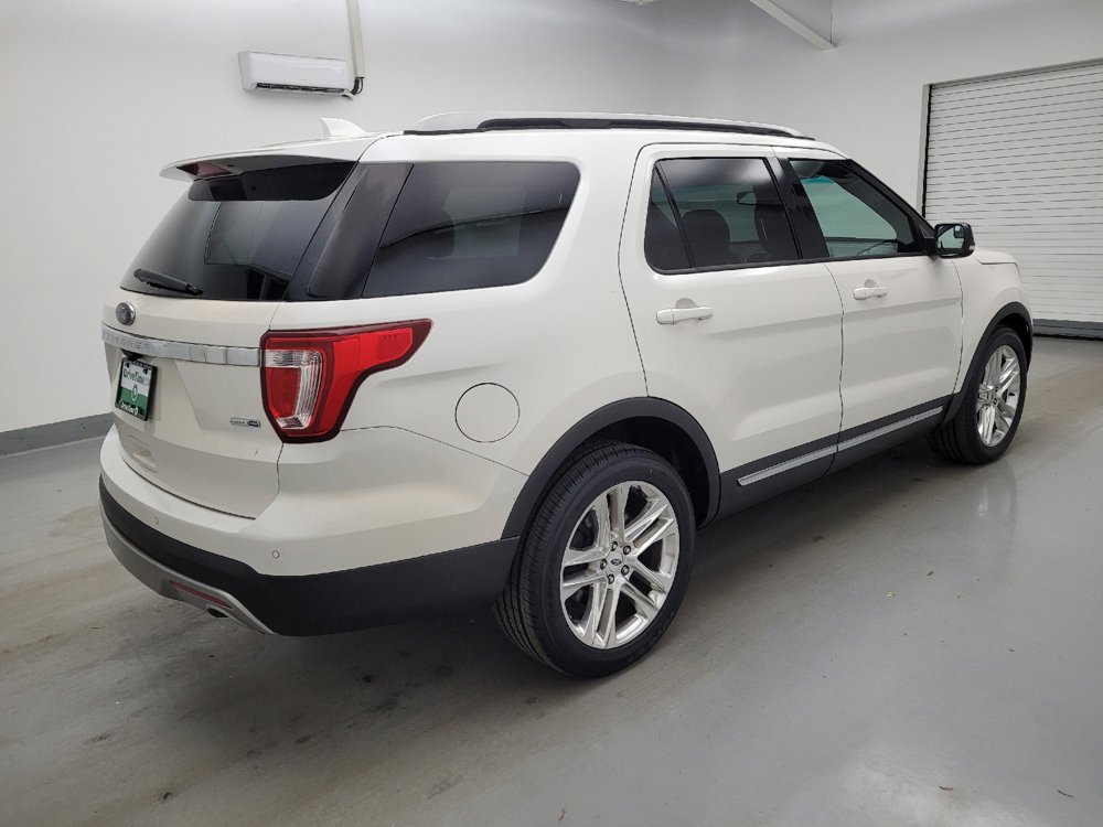 Used 2016 Ford Explorer XLT w/ Equipment Group 202A AWD/4WD image 10