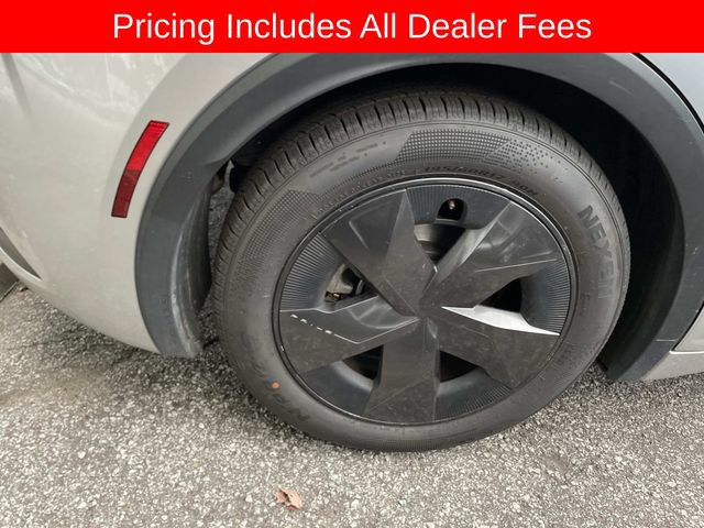 Used 2025 Toyota Prius LE FWD image 8