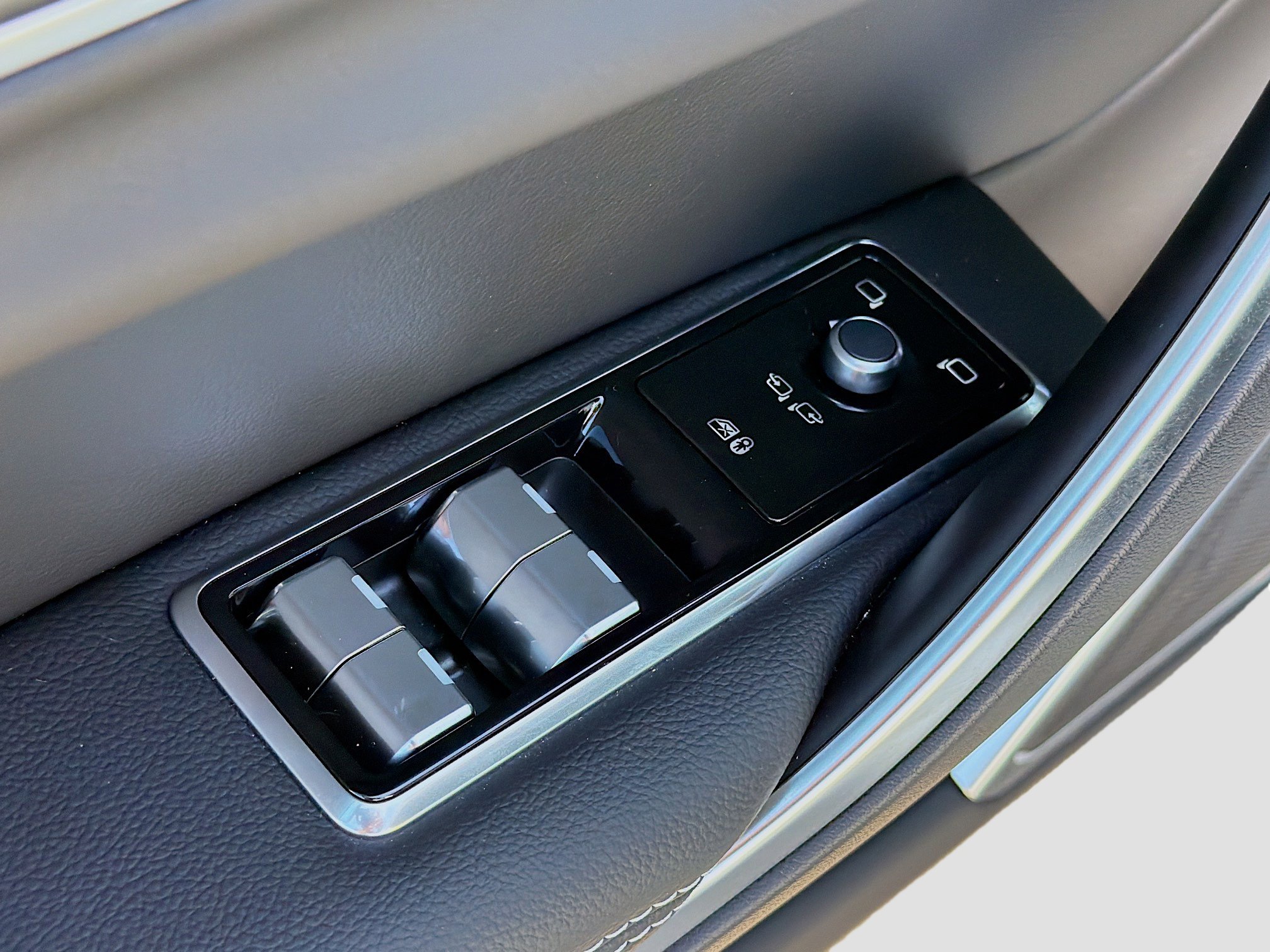 New 2024 Jaguar XF R-Dynamic SE image 24