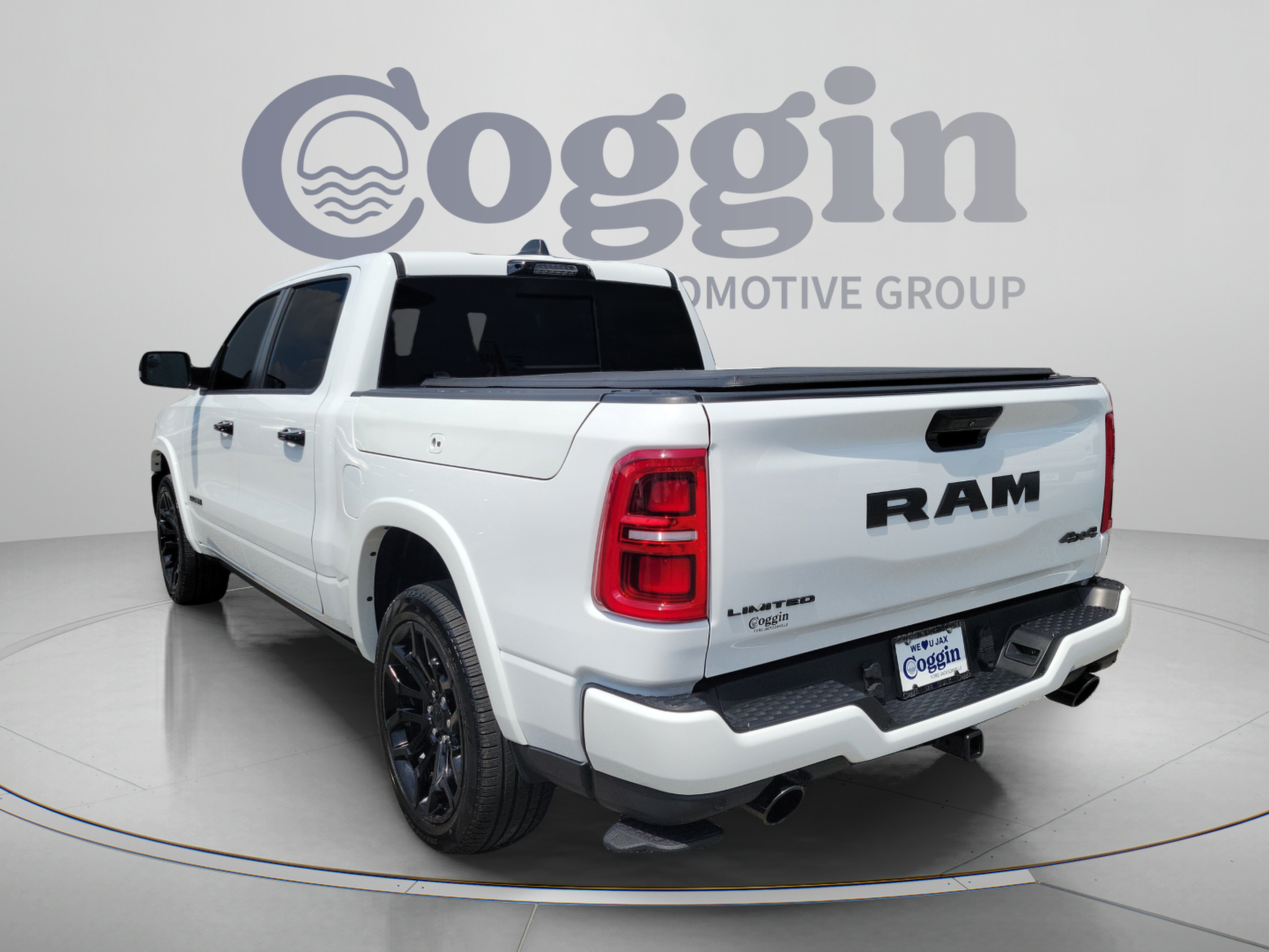 Used 2025 RAM 1500 Limited AWD/4WD image 2