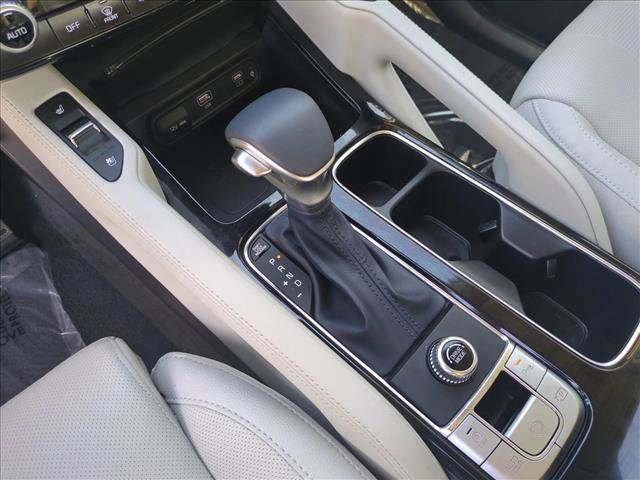 Used 2025 Kia Telluride SX w/ SX Captain's Chair Package image 12