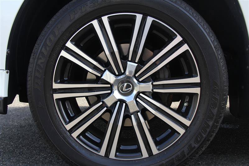 Used 2018 Lexus LX 570 4WD w/ Luxury Package image 16