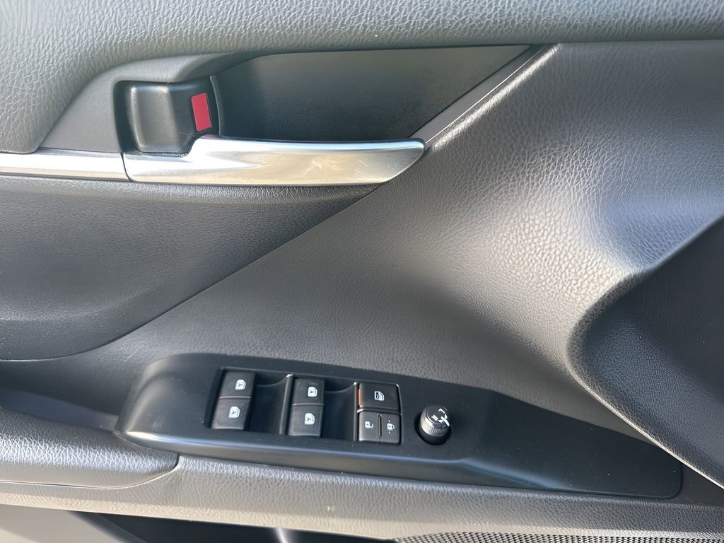 Used 2020 Toyota Camry SE image 23