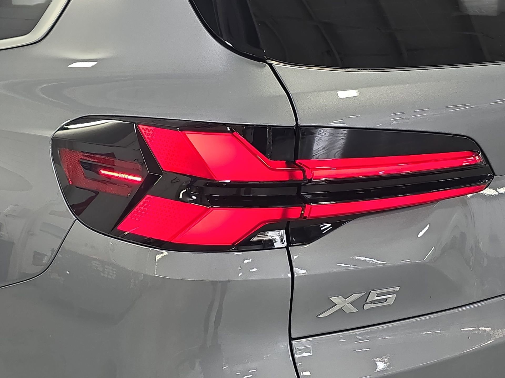 Used 2025 BMW X5 xDrive50e w/ Parking Assistance Package image 33