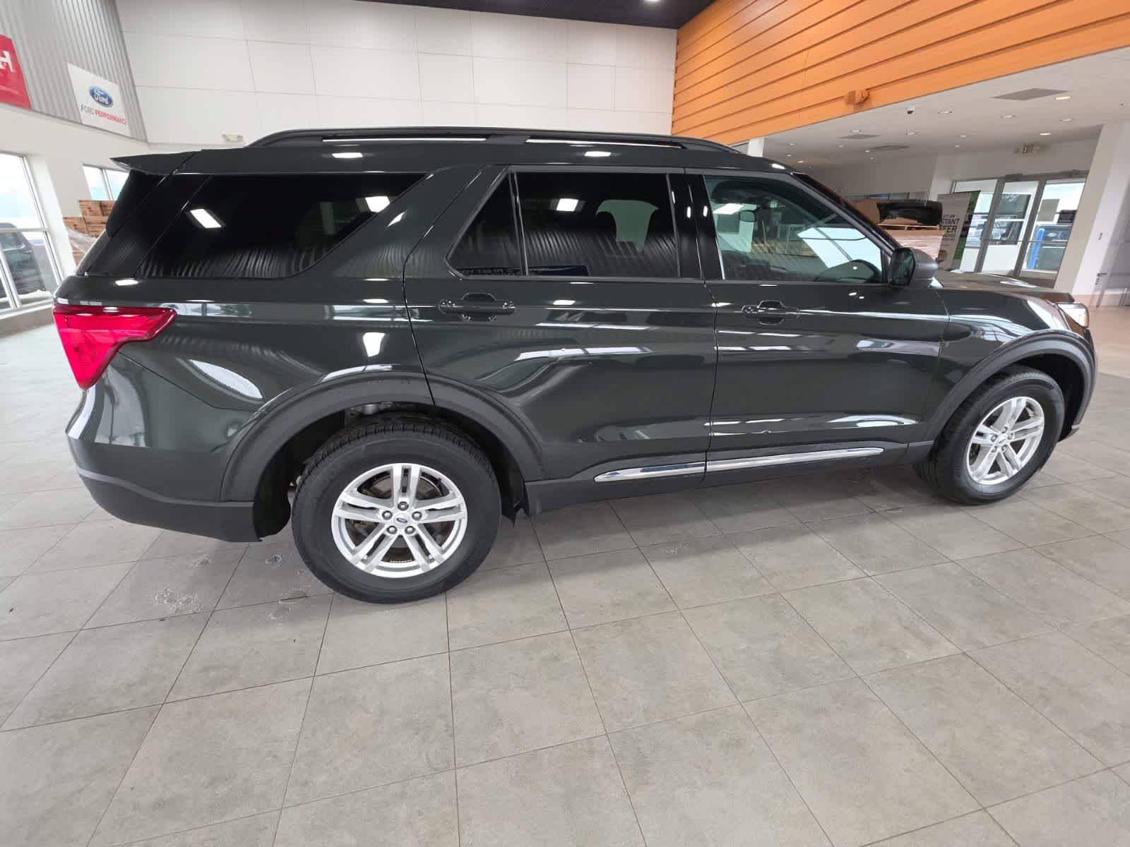 Used 2023 Ford Explorer XLT AWD/4WD image 5
