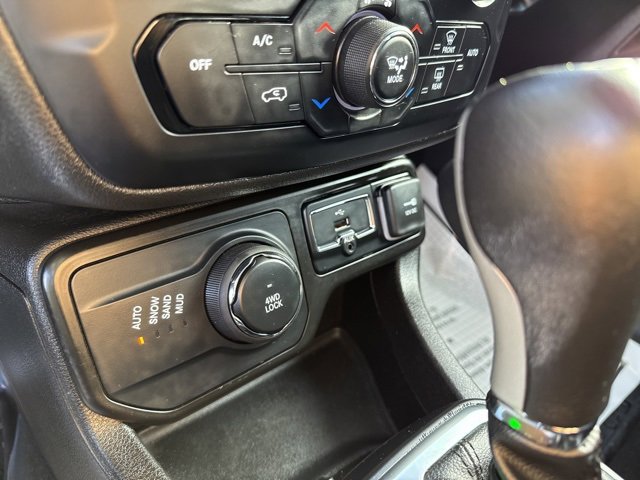 Used 2023 Jeep Renegade Latitude image 30