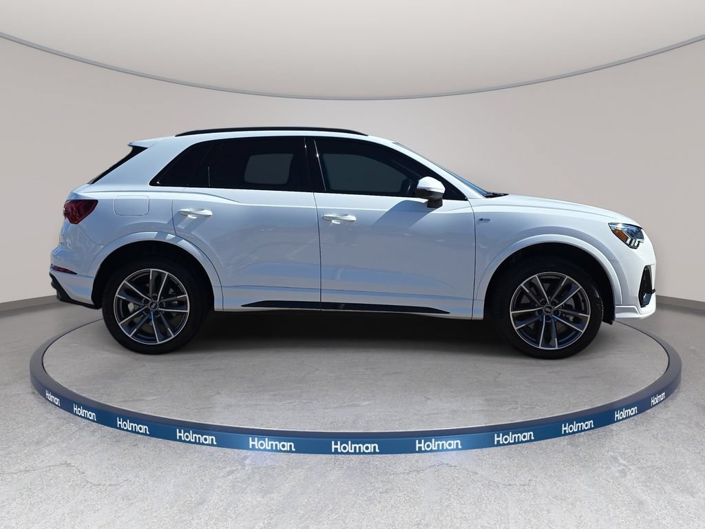 Used 2023 Audi Q3 2.0T Premium w/ Black Optic Sport Package AWD/4WD image 5