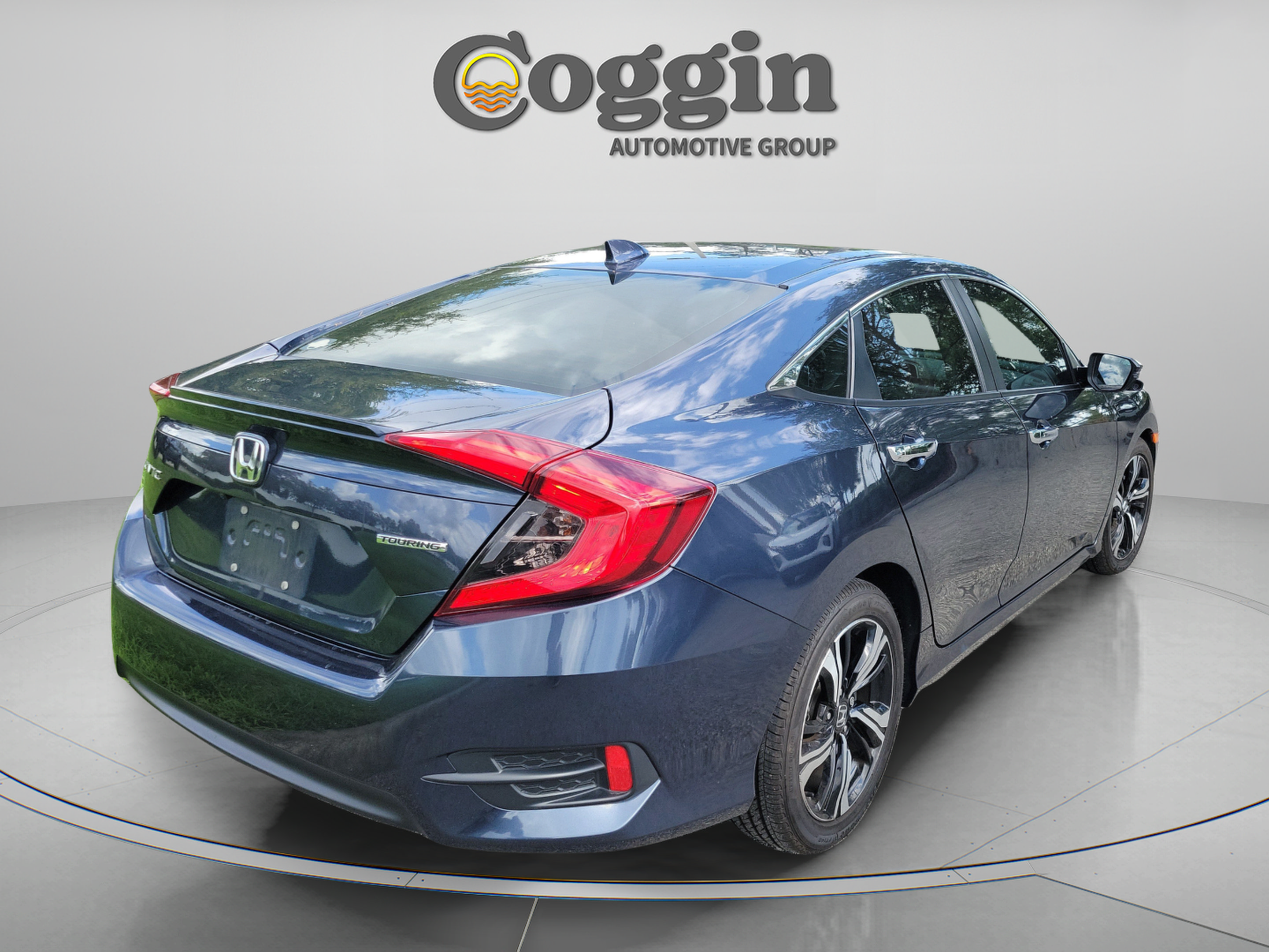 Used 2017 Honda Civic Touring image 3