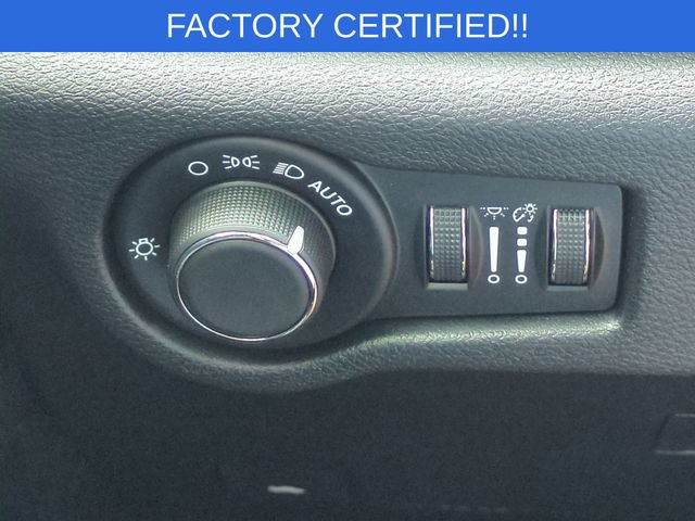 Used 2025 Chrysler Voyager LX FWD image 18