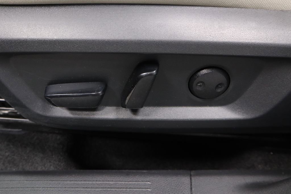 Used 2025 Nissan Rogue SV image 23