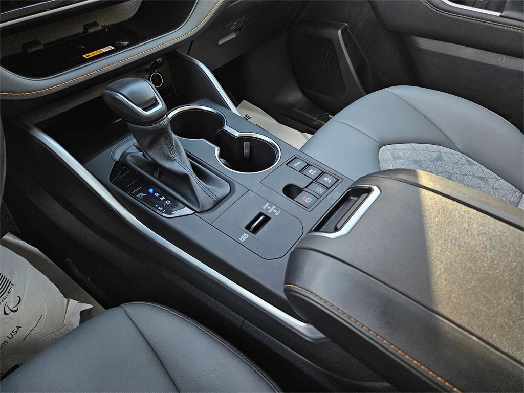 Certified 2023 Toyota Highlander Bronze Edition image 16
