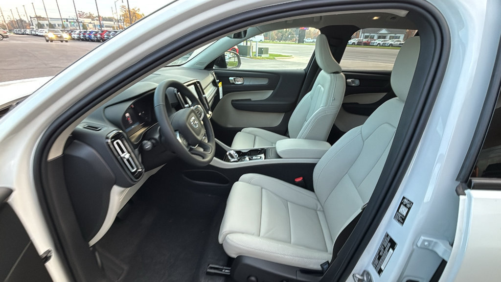 New 2026 Volvo XC40 B5 Plus w/ Protection Package Premier AWD/4WD image 25