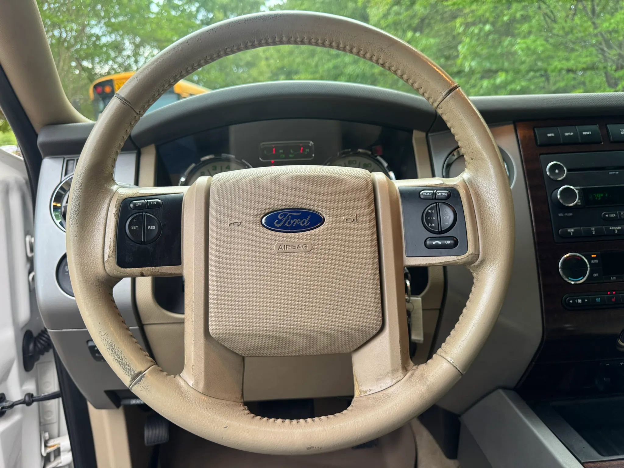 Used 2014 Ford Expedition XLT w/ Equipment Group 202A AWD/4WD image 24