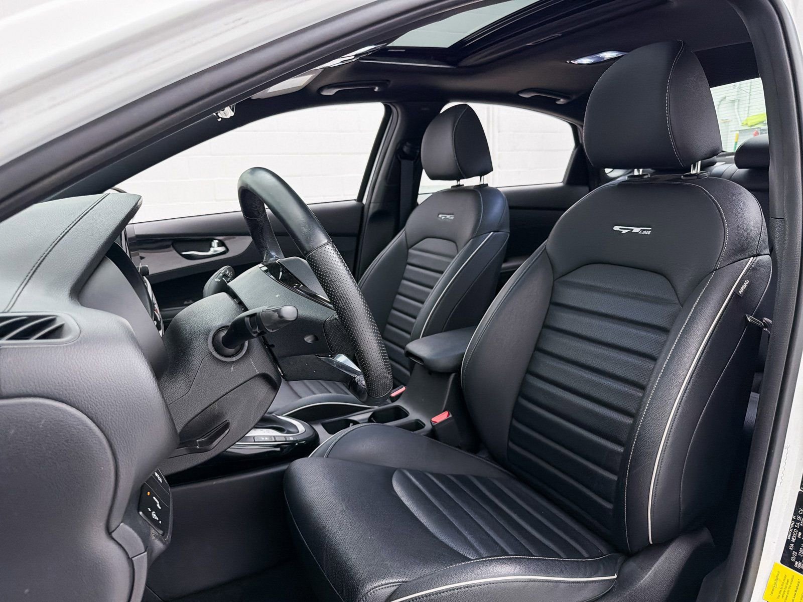 Used 2023 Kia Forte GT-Line w/ GT-Line Premium Package image 21