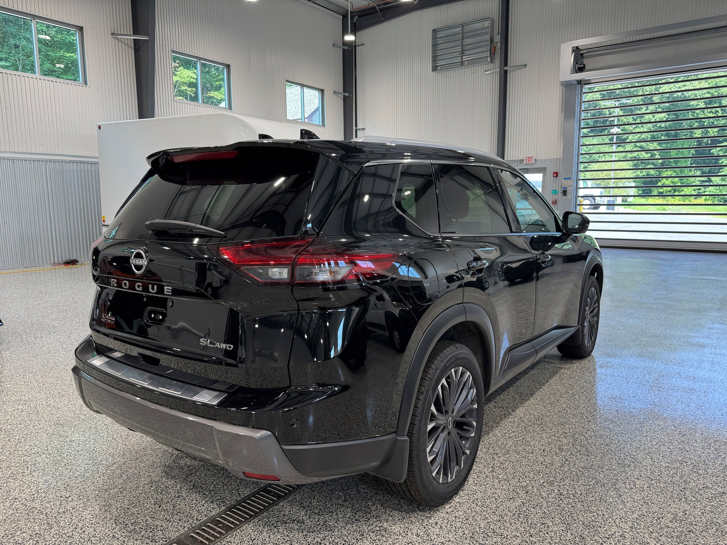 Used 2025 Nissan Rogue SL w/ Tech Package AWD/4WD image 5