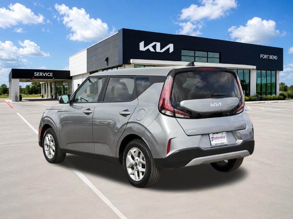 Used 2025 Kia Soul LX w/ LX Technology Package FWD image 7