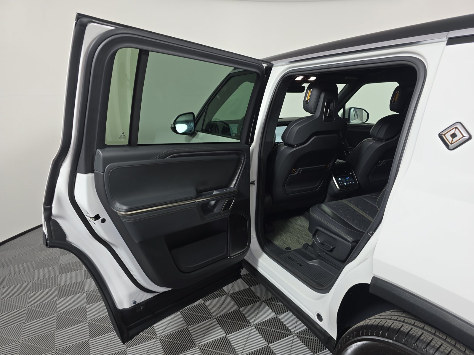 Used 2024 Rivian R1S Adventure Quad AWD/4WD image 17