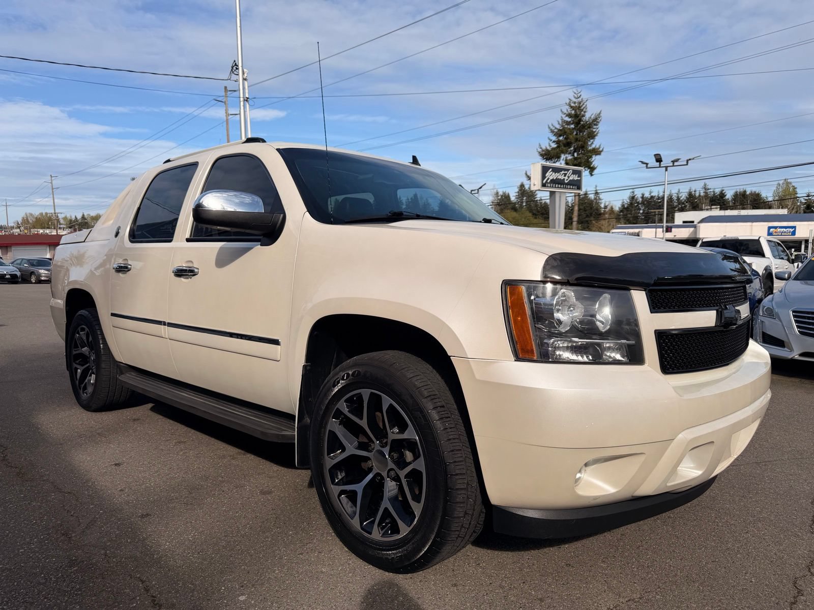Used 2013 Chevrolet Avalanche LTZ AWD/4WD image 2