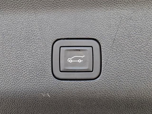 Used 2025 GMC Yukon XL Denali image 31