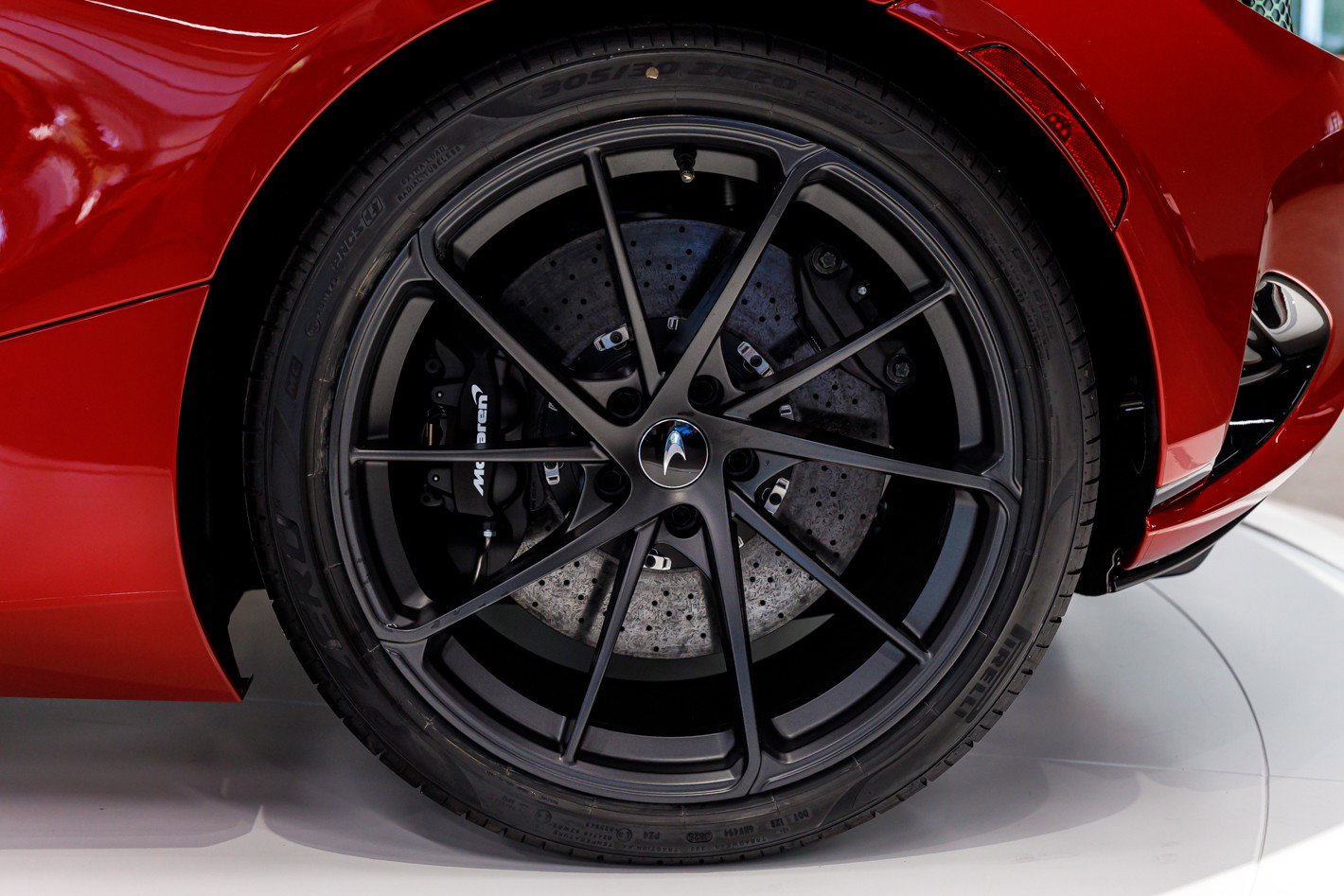 Used 2027 McLaren 750S Spider RWD image 12