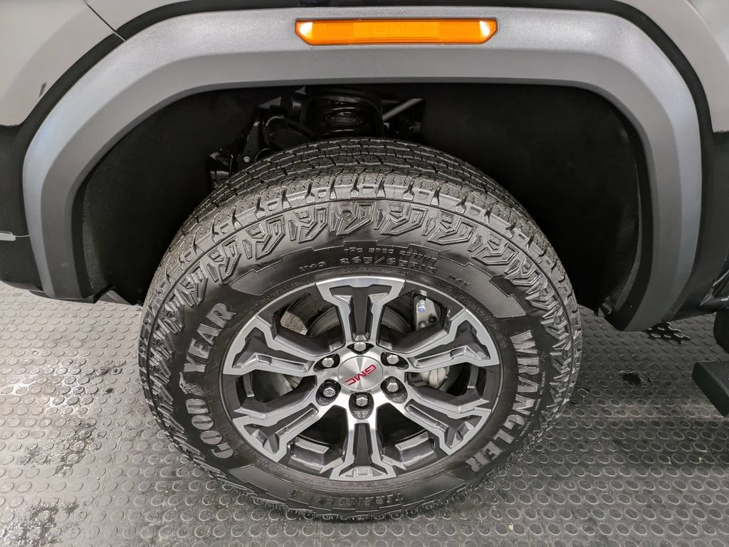 Used 2025 GMC Canyon AT4 AWD/4WD image 7
