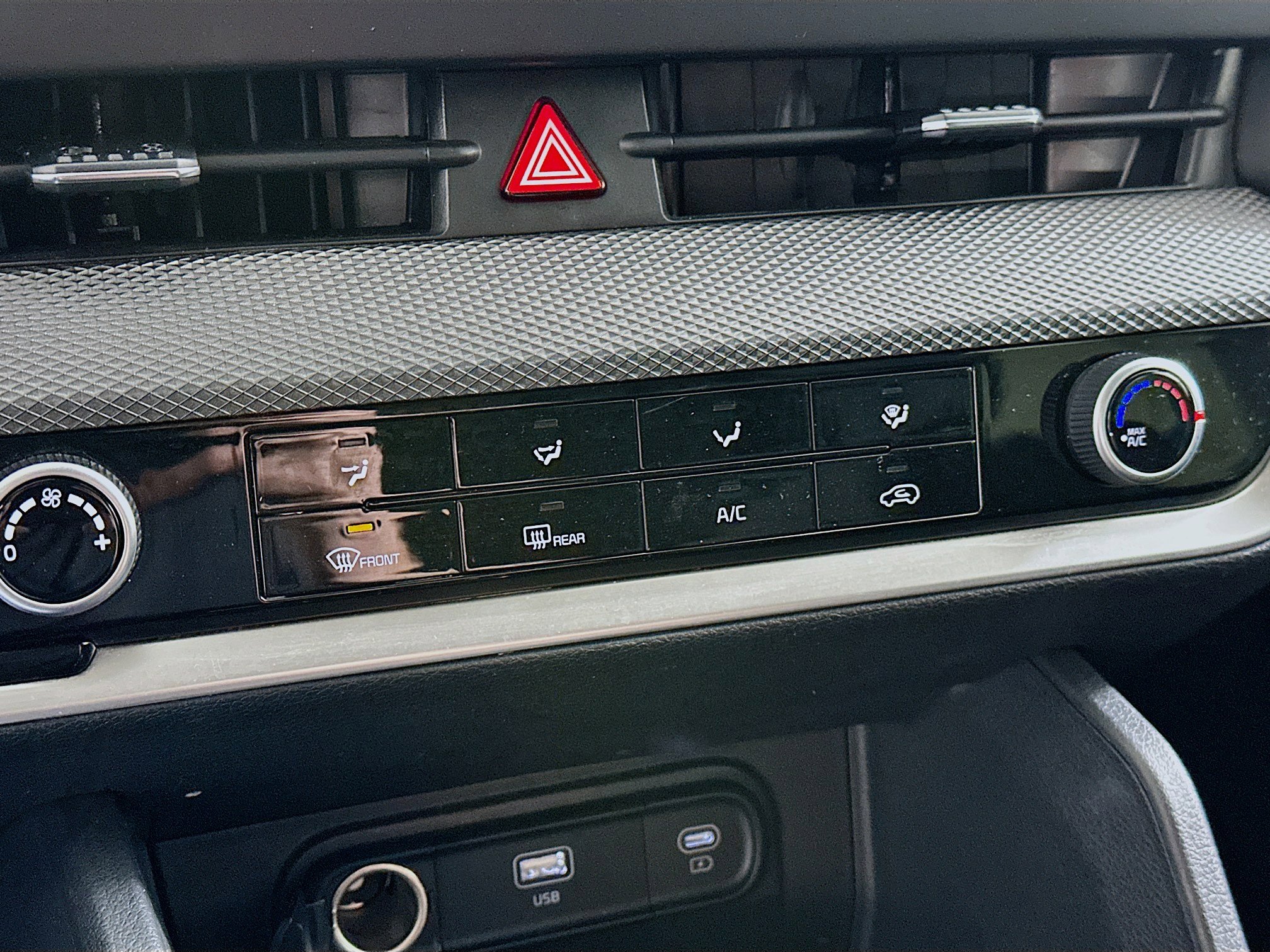 Used 2025 Kia Sportage LX image 23