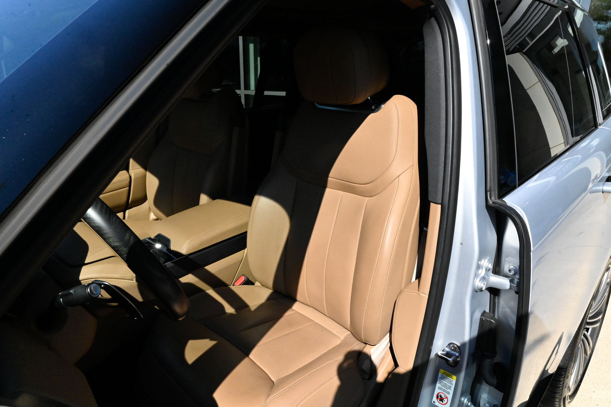 Used 2025 Land Rover Range Rover SE AWD/4WD image 18