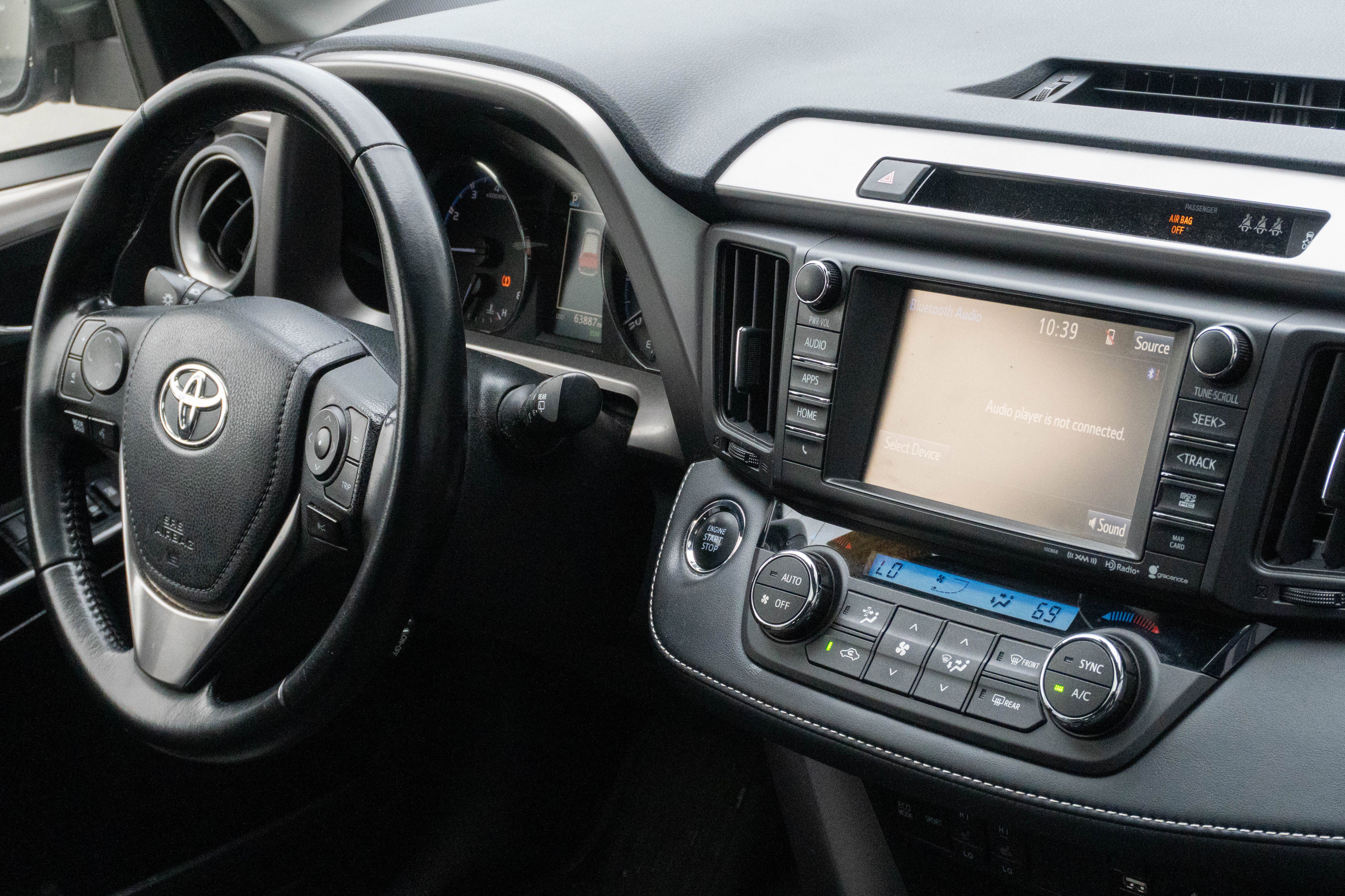 Used 2018 Toyota RAV4 Limited image 11