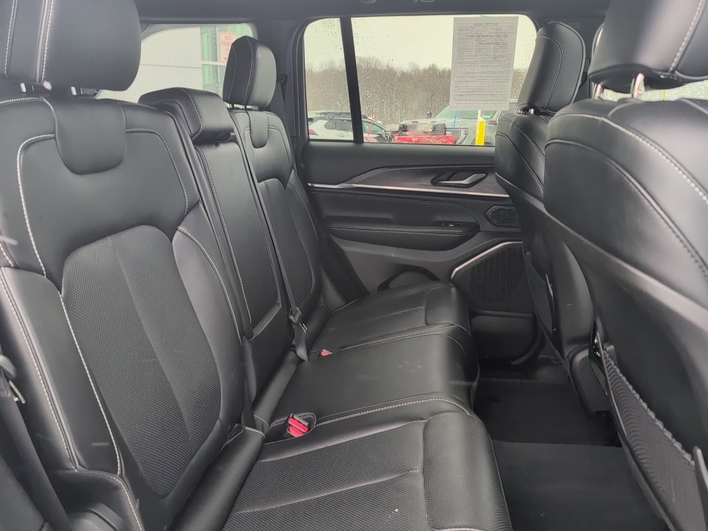 Used 2023 Jeep Grand Cherokee Overland image 15