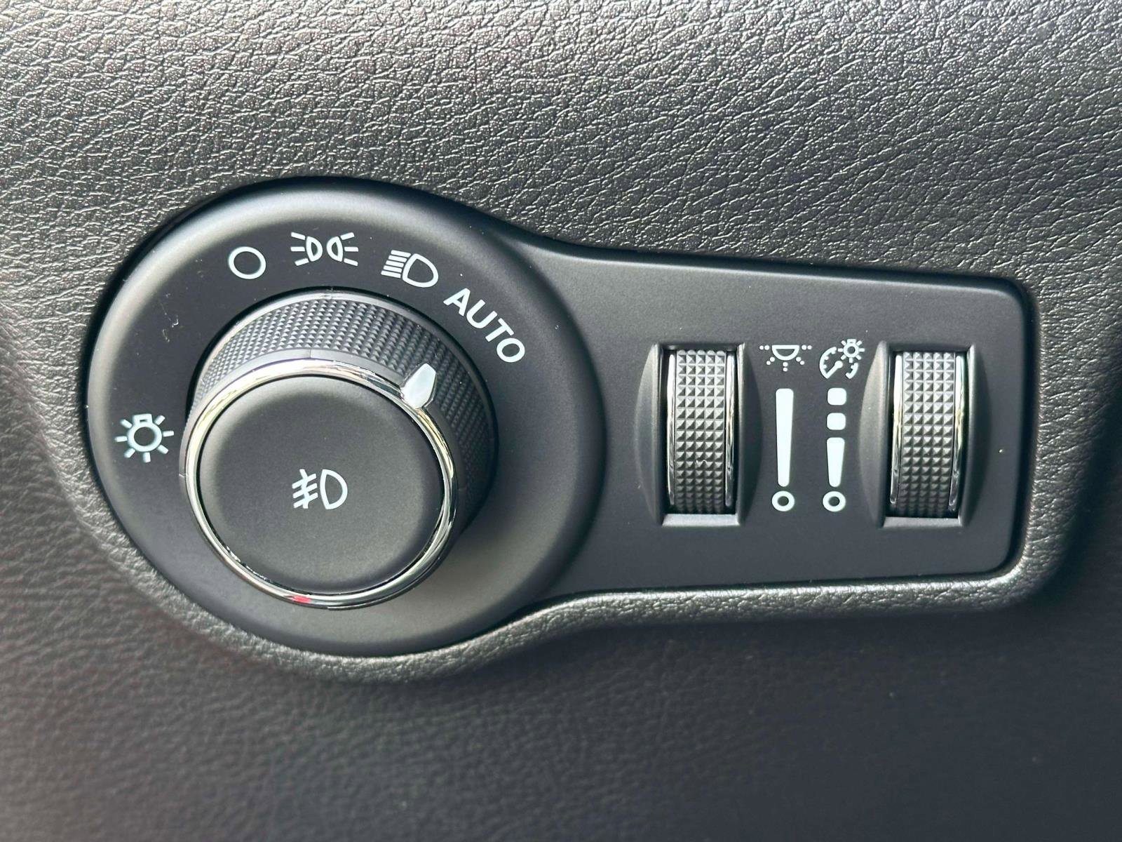 Used 2023 Jeep Compass Limited w/ Elite Group image 19