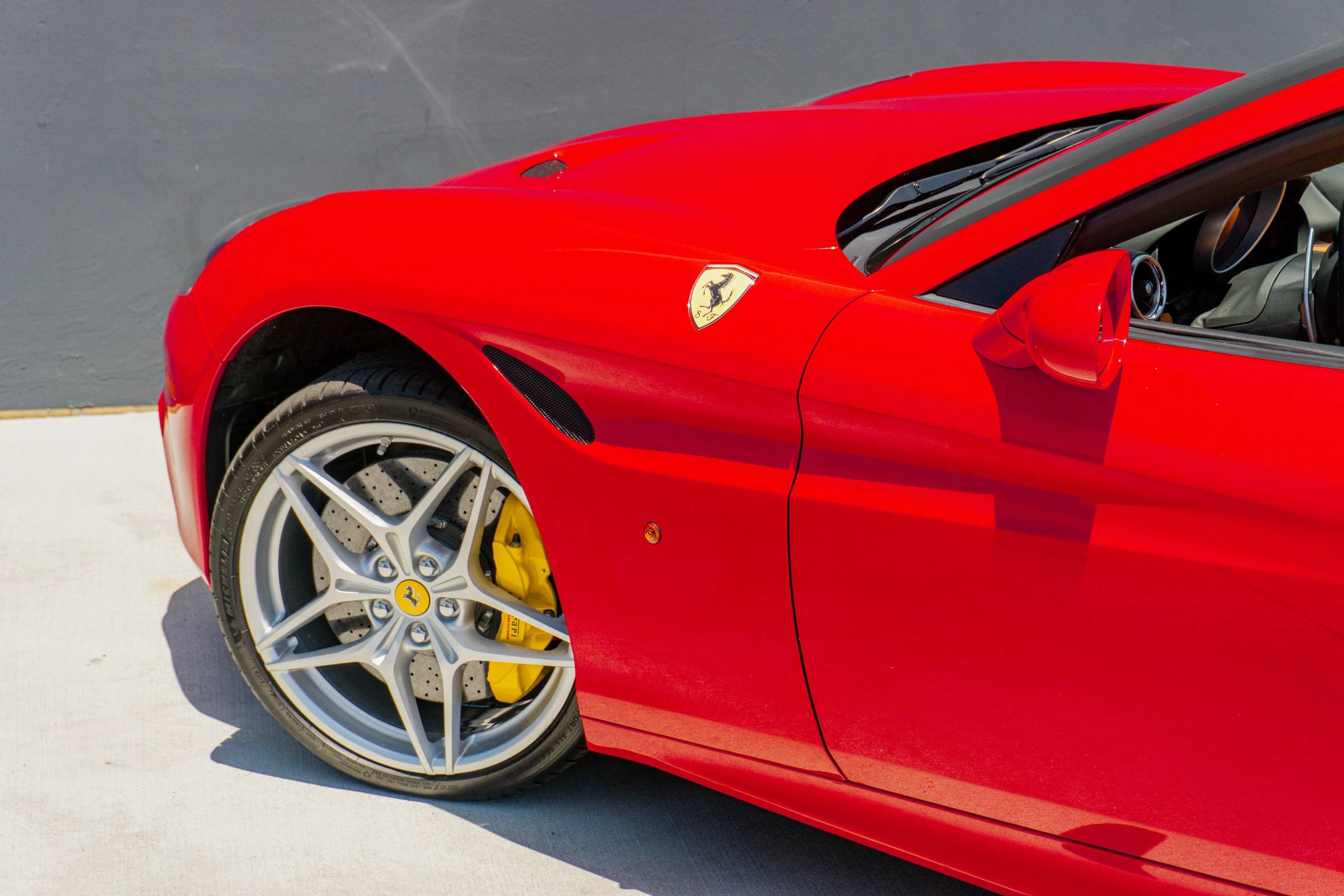 Used 2016 Ferrari California T RWD image 42