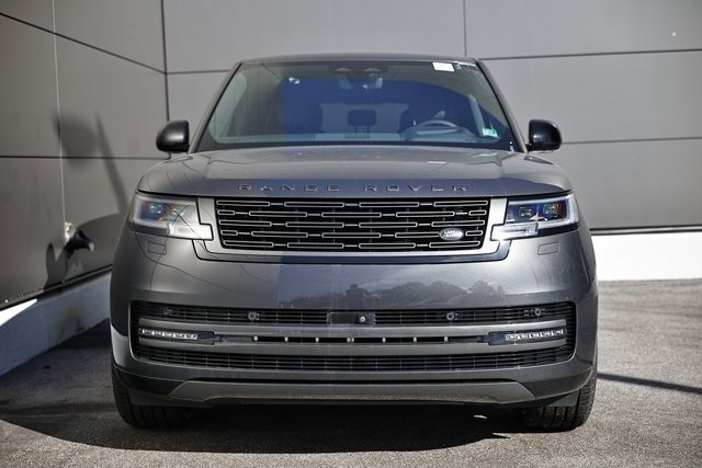 New 2025 Land Rover Range Rover Long Wheelbase SE image 10