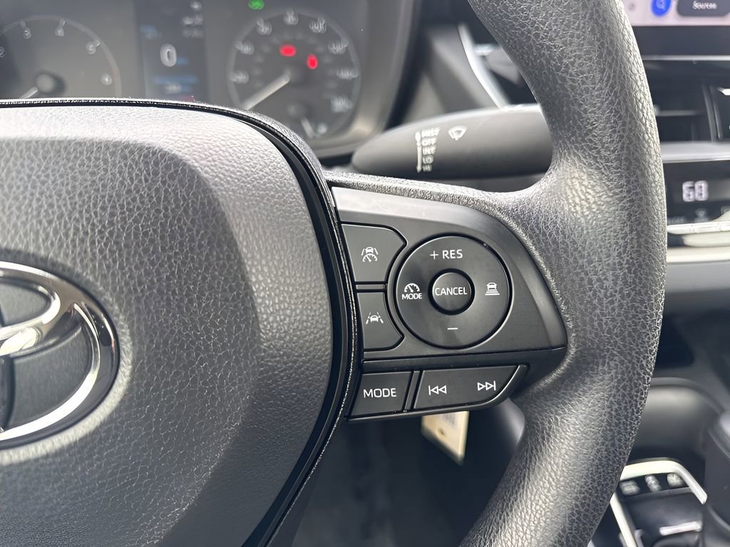 Used 2025 Toyota Corolla LE image 14