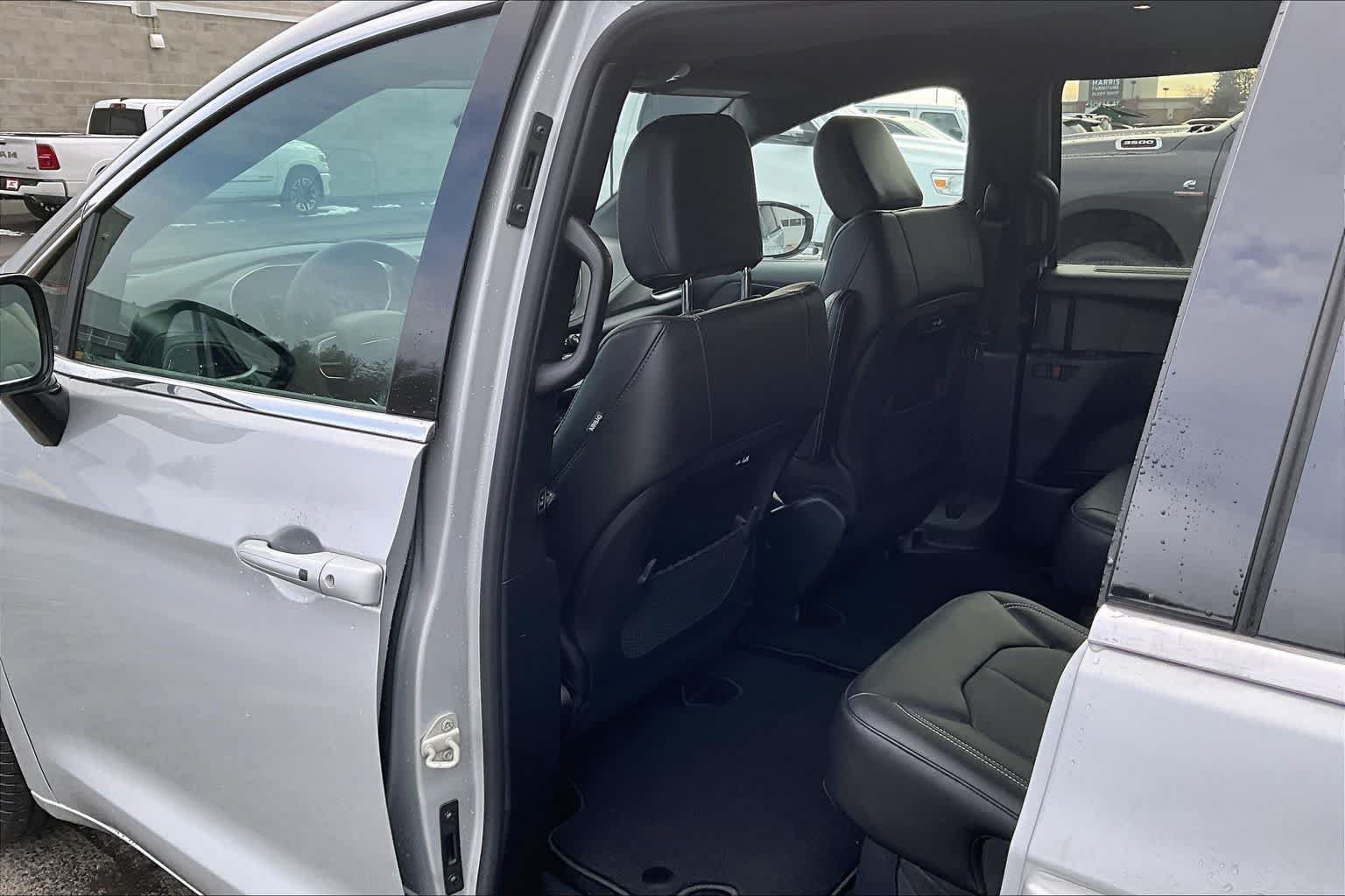 New 2026 Chrysler Pacifica Select AWD/4WD image 12