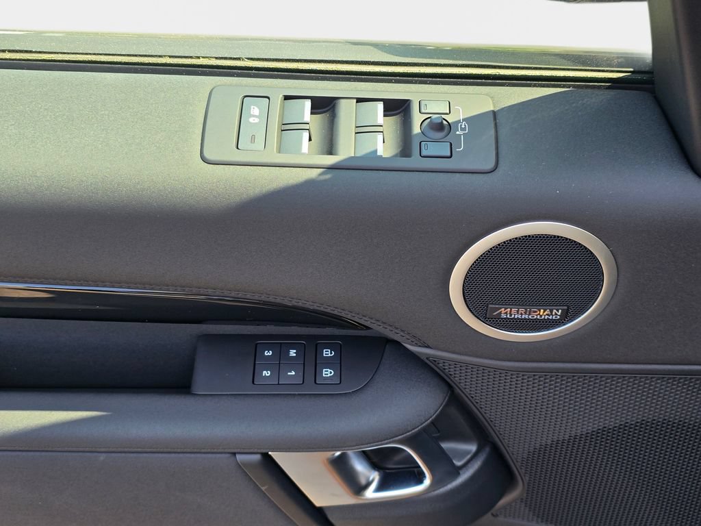 New 2026 Land Rover Discovery S AWD/4WD image 31