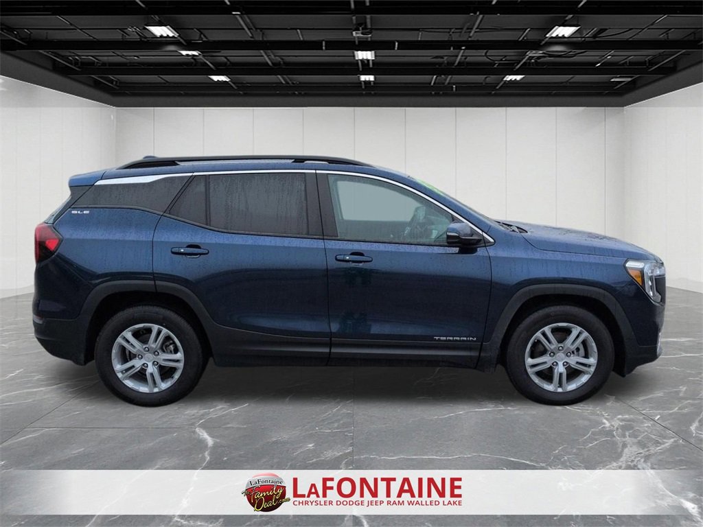 Used 2023 GMC Terrain SLE w/ Driver Convenience Package image 6
