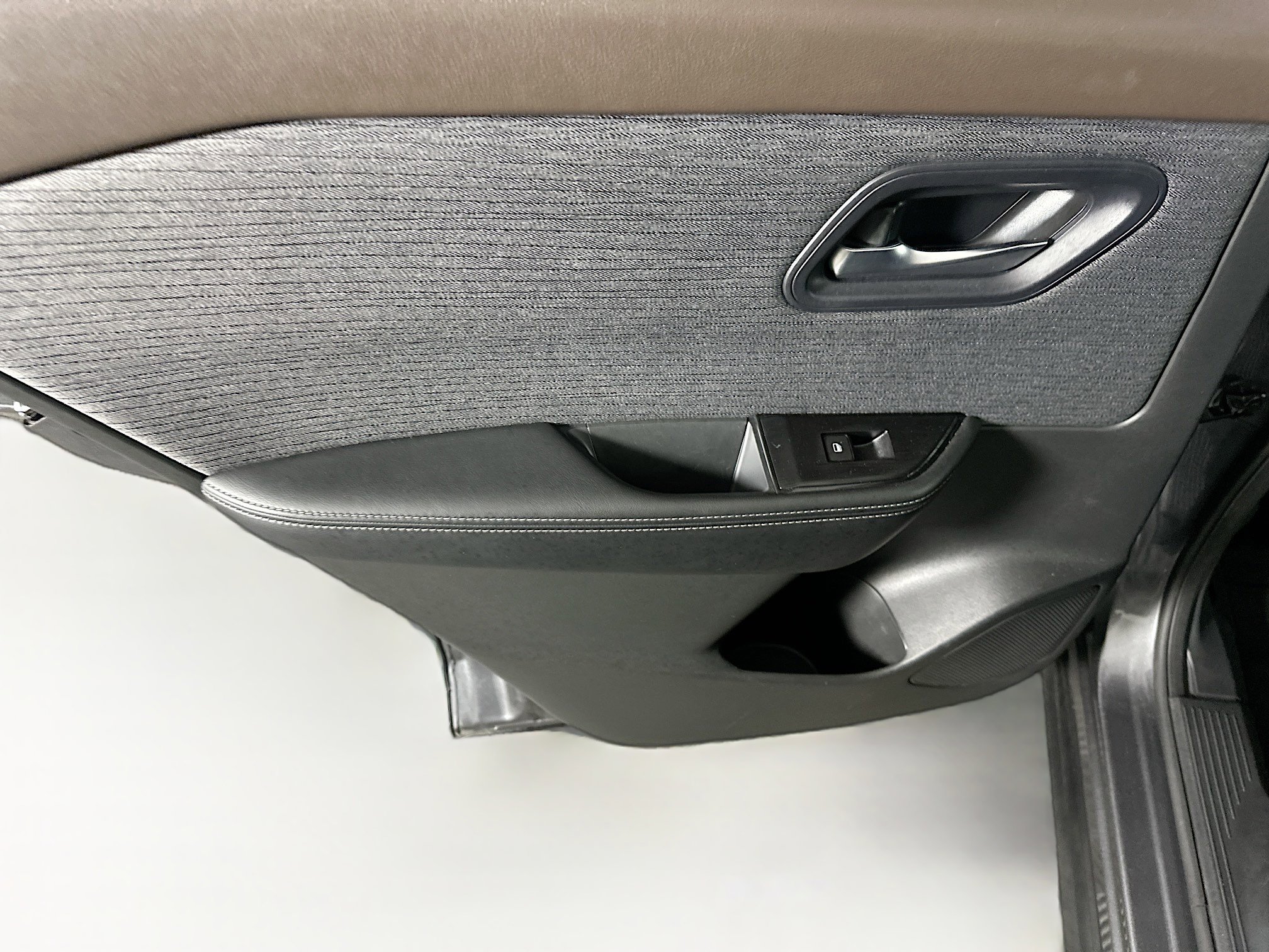 Used 2023 Nissan Rogue SV image 26