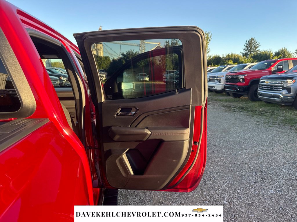 Used 2025 Chevrolet Colorado Z71 w/ Technology Package AWD/4WD image 24
