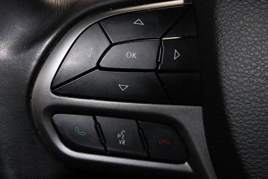 Used 2019 Jeep Cherokee Latitude Plus w/ Comfort/Convenience Group image 34