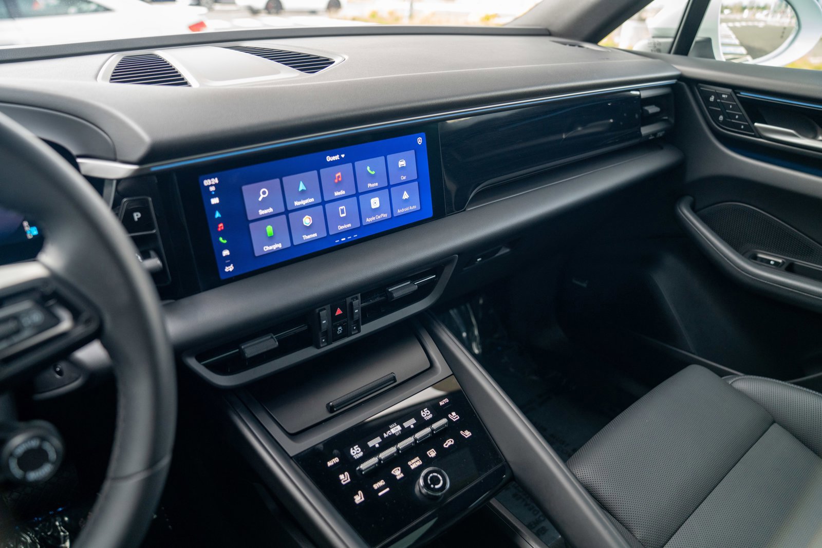 Certified 2025 Porsche Macan Electric image 15