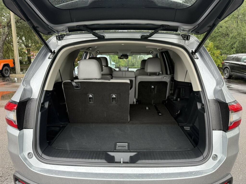 Used 2025 Honda Pilot EX-L image 8