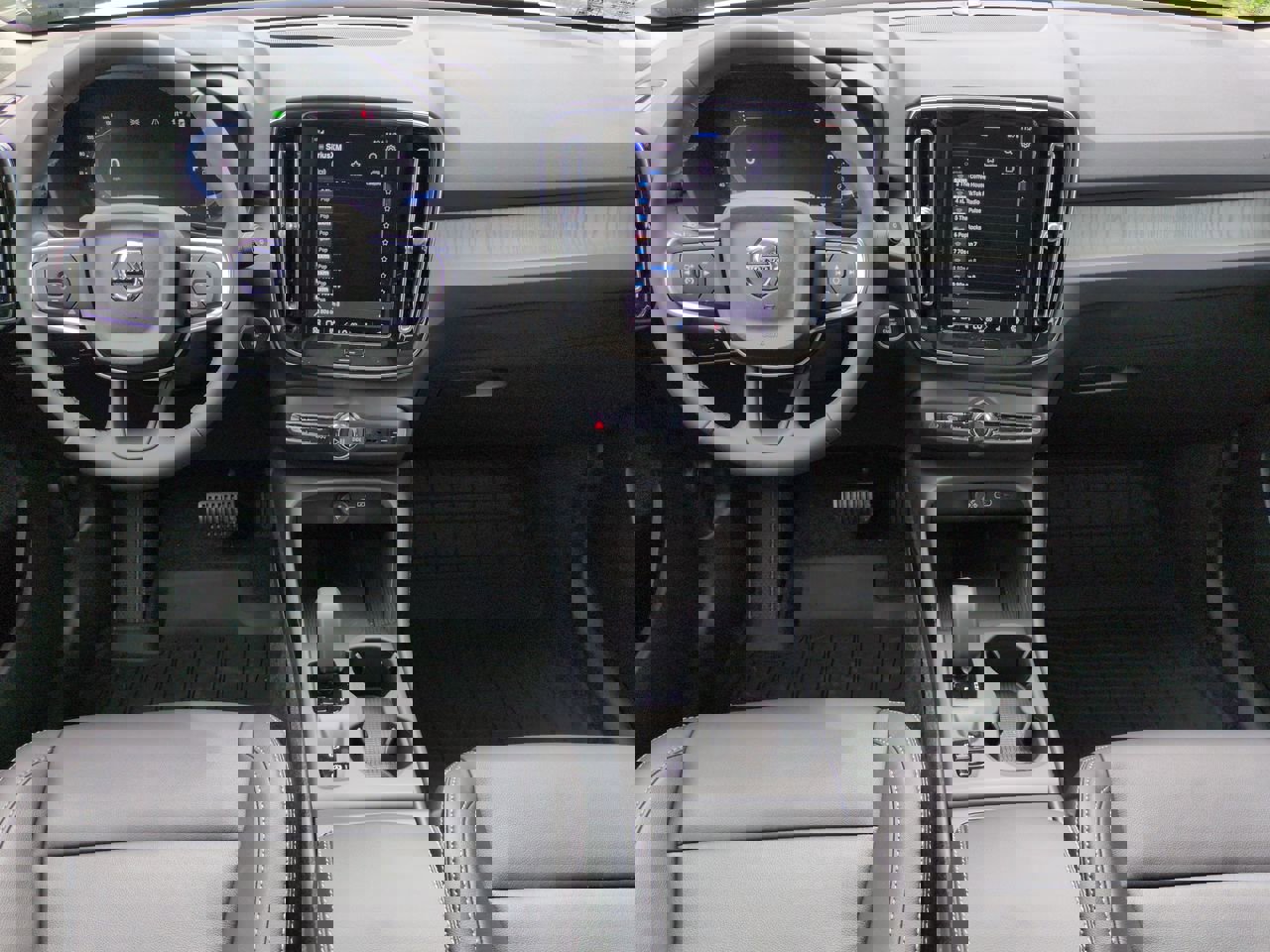 New 2025 Volvo XC40 B5 Core w/ Protection Package Premier image 14