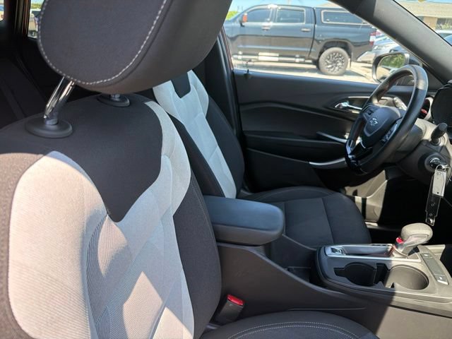 Used 2024 Chevrolet Trax RS w/ Sunroof Package FWD image 21