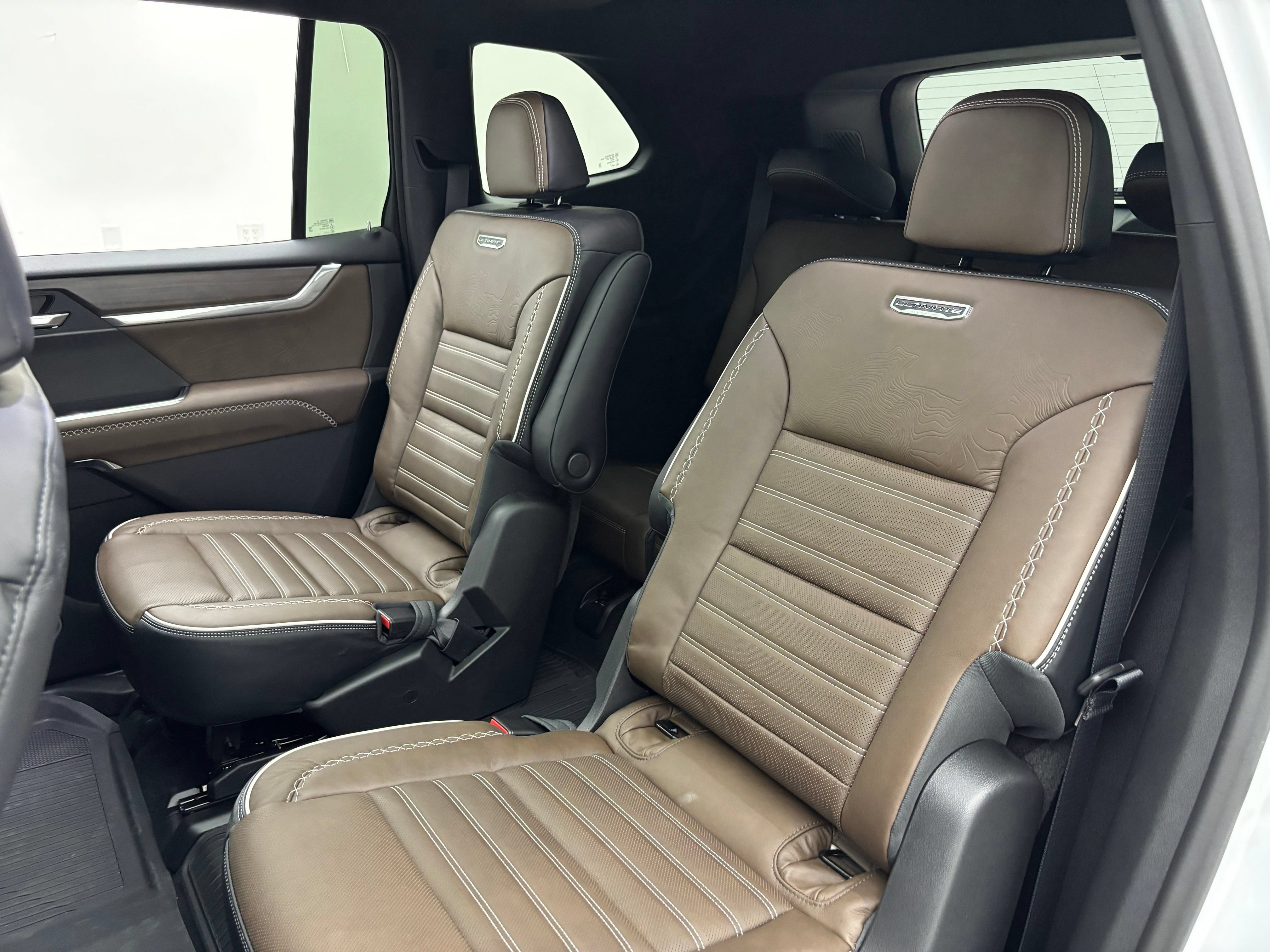 New 2026 GMC Acadia Denali Ultimate w/ LPO, Floor Liner Package AWD/4WD image 47