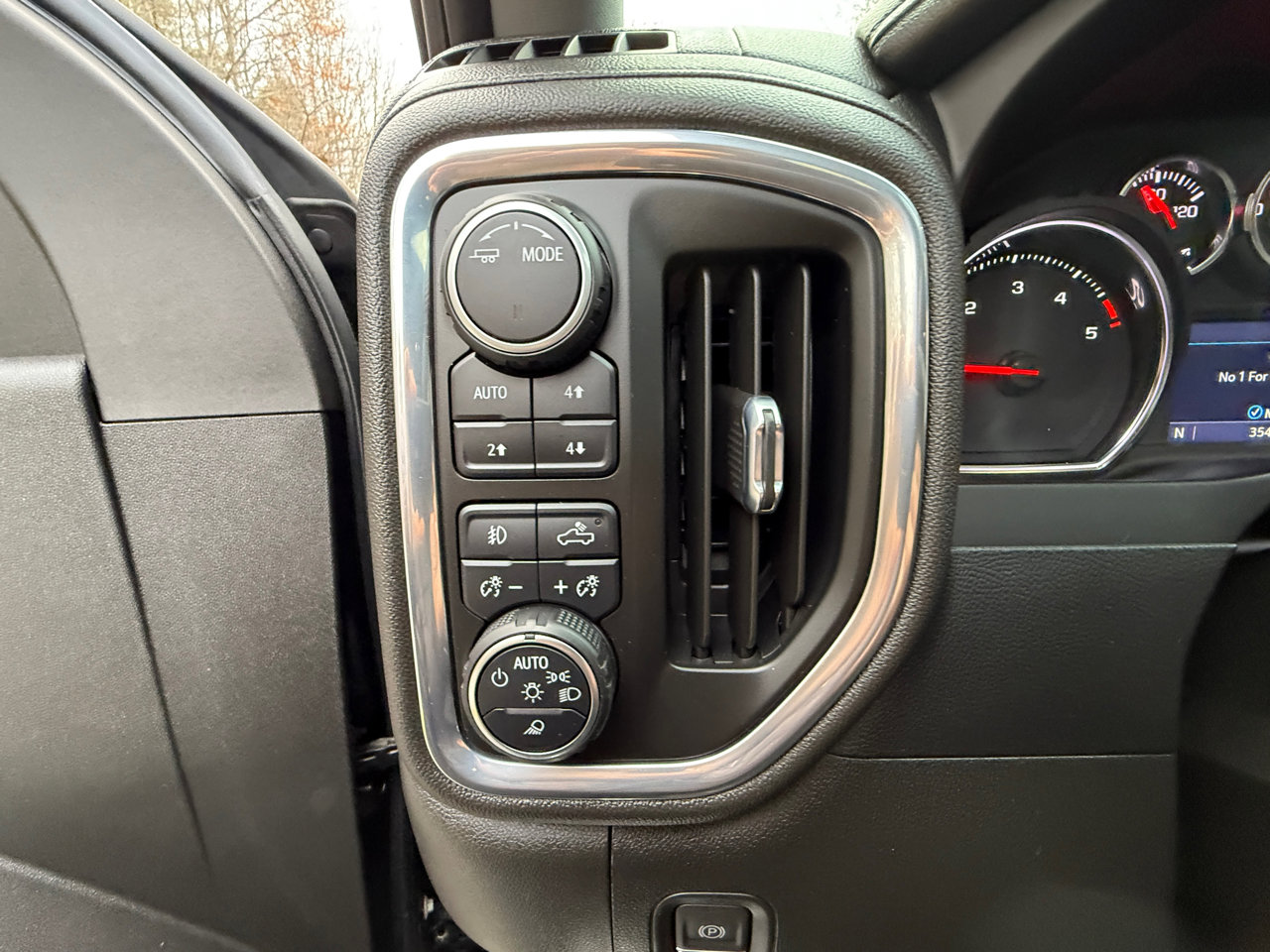 Used 2022 Chevrolet Silverado 2500 LTZ w/ LTZ Plus Package image 18